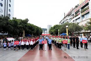 哈姆：浓眉在禁区内的无畏表现对我们非常重要